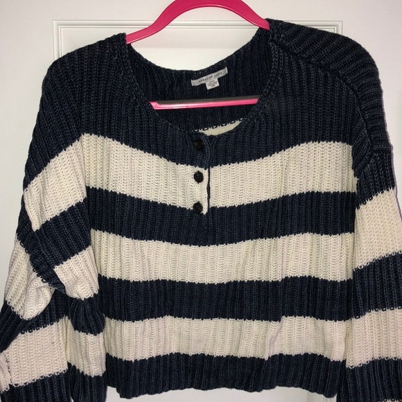 American Eagle Sweater - Picture 5 of 5
